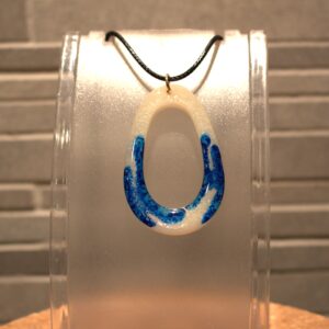 mica blanc et alcool bleu