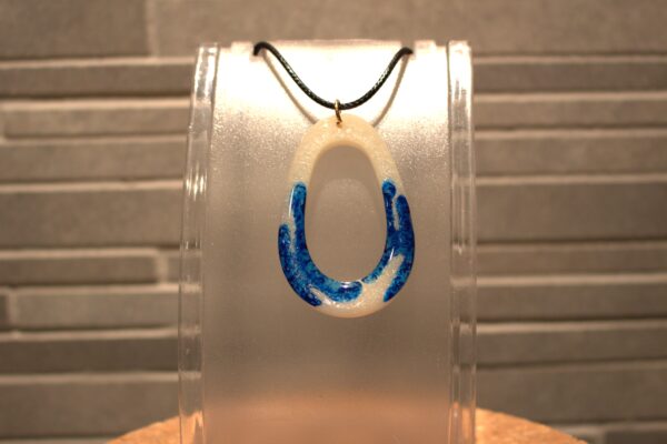 mica blanc et alcool bleu