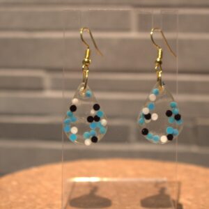 goutte avec perles bleues