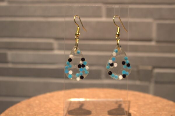 goutte avec perles bleues